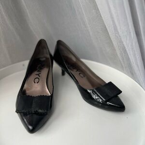 DKNYC black patent vegan leather kitten heels with bow detail size 7.5